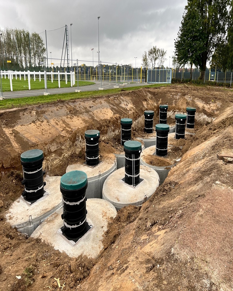 Installation d’une cuve béton enterrée de 10000L pour récupérer l’eau de pluie à Mons-En-Barœul (Nord).